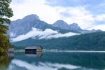 湖上小屋