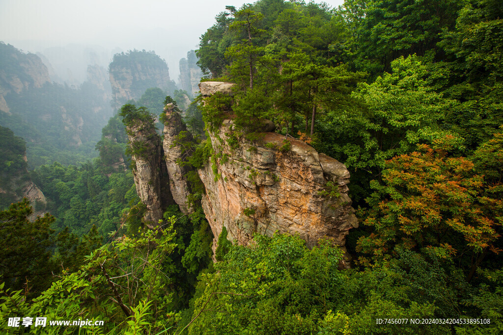 山峦山崖风景画图片