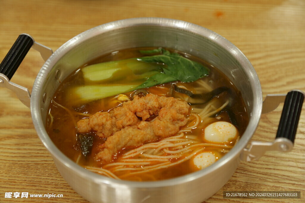 酸菜酥肉米线