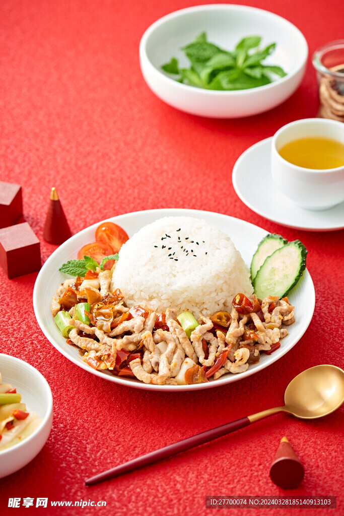 酸辣子鲜肉盖饭