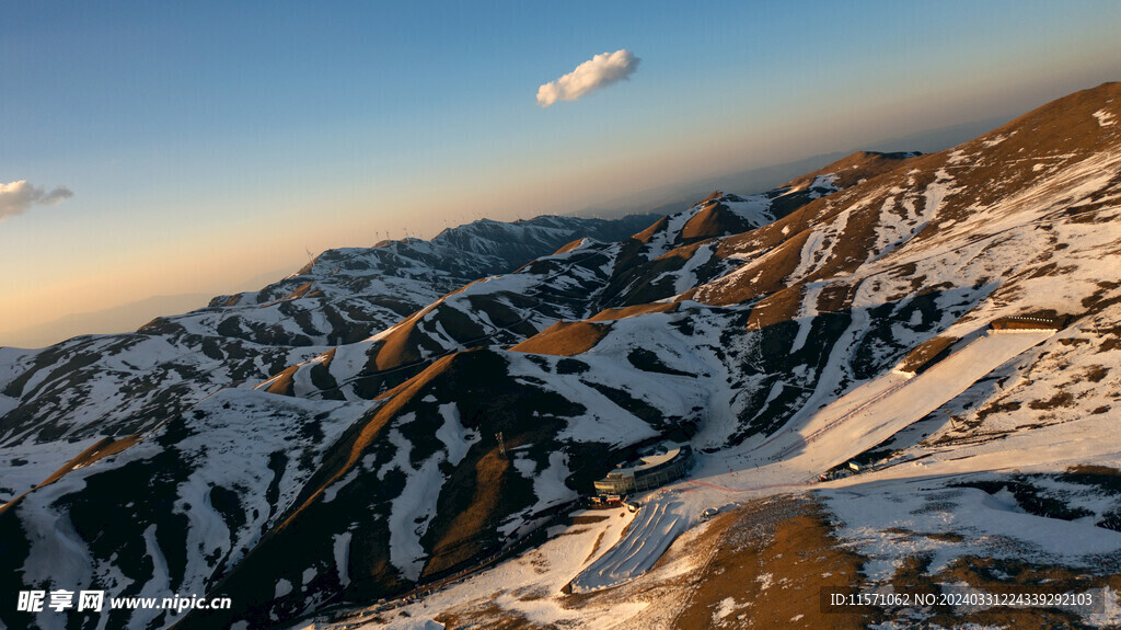 大海草山雪景