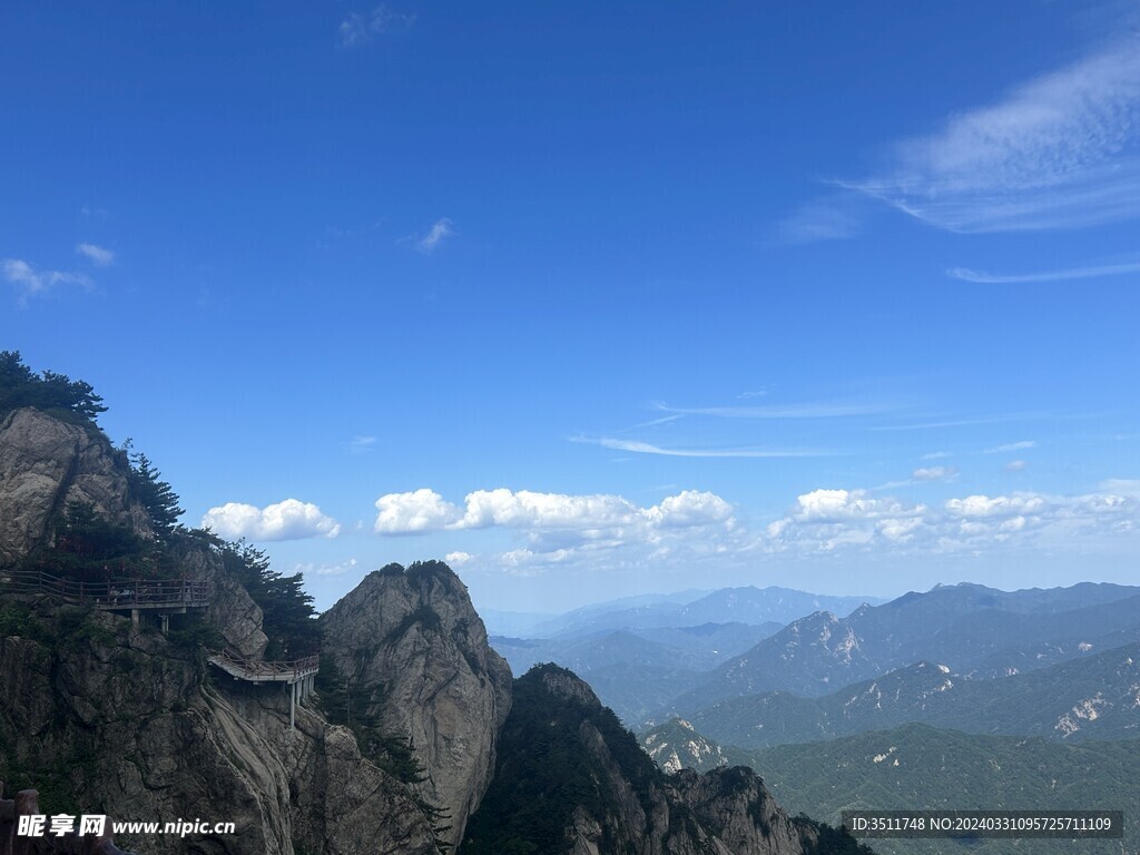 蓝天高山