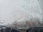 车窗上的雨滴