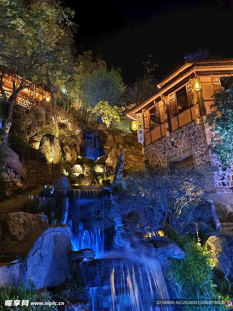 婺源篁岭花溪水街夜景图片