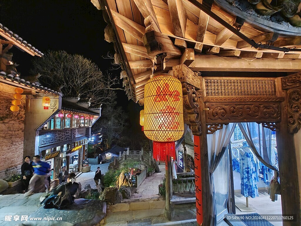 婺源篁岭花溪水街夜景图片