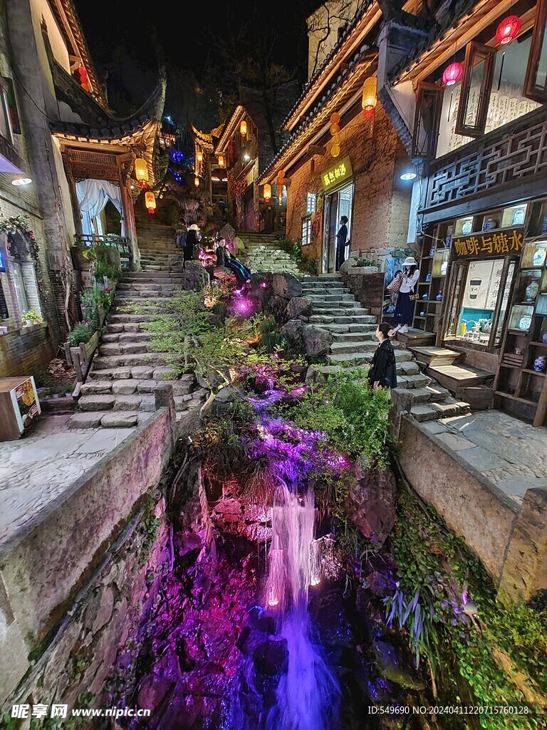 婺源篁岭花溪水街夜景图片