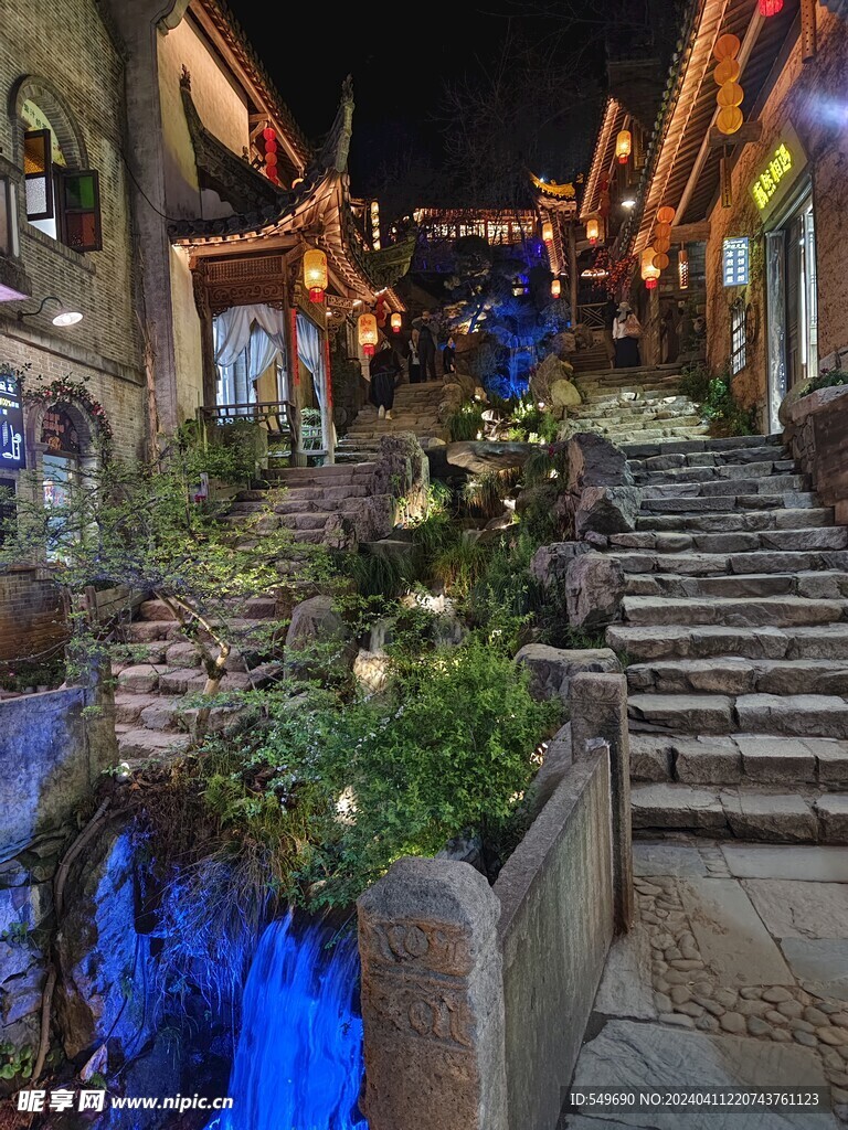 婺源篁岭花溪水街夜景图片