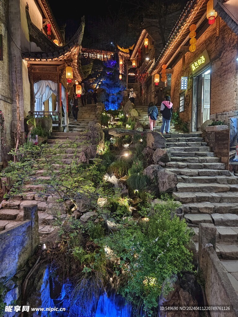 婺源篁岭花溪水街夜景图片