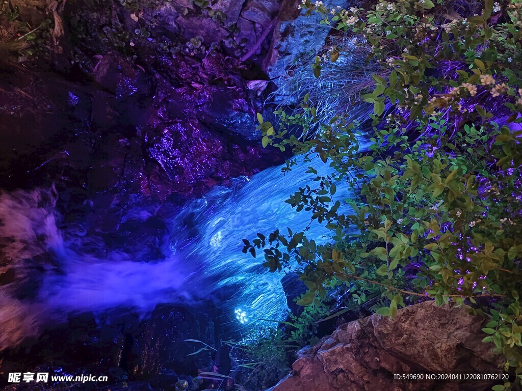 婺源篁岭花溪水街夜景图片