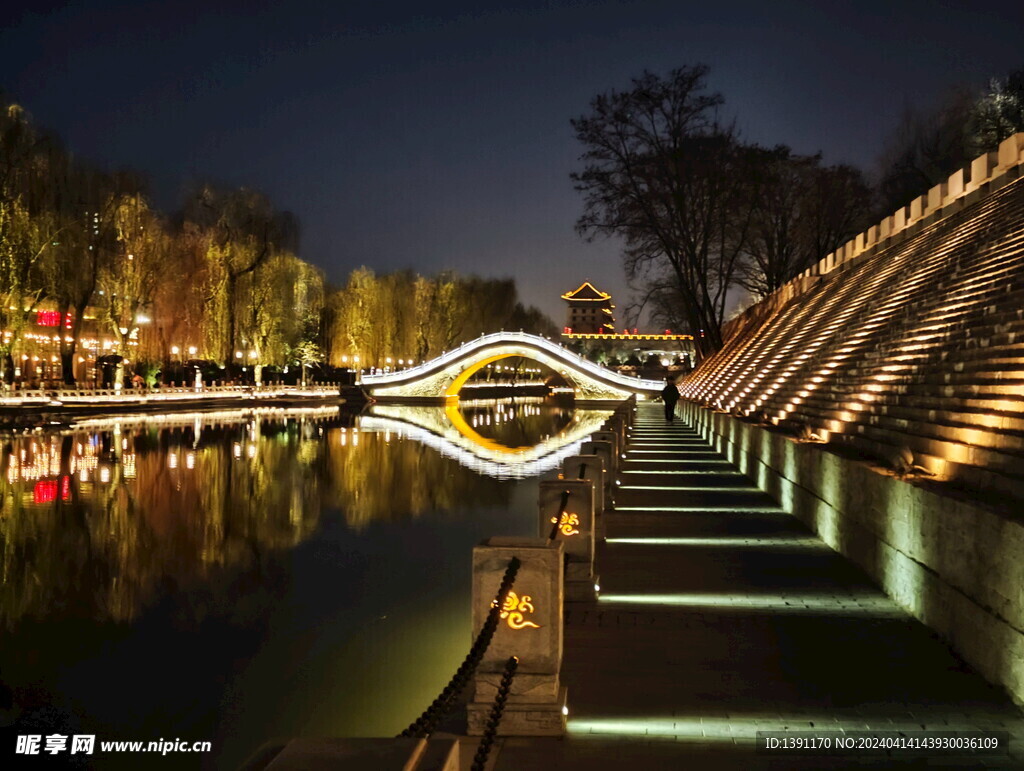 环城公园月亮桥夜景