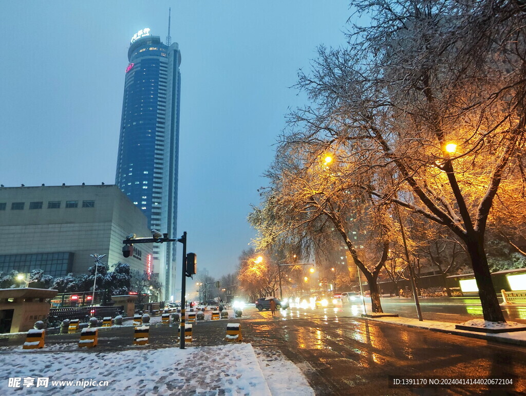 省体育场雪景