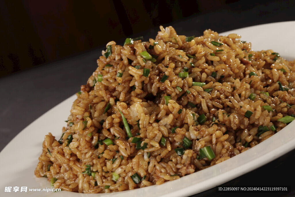 韭菜末酱油炒饭