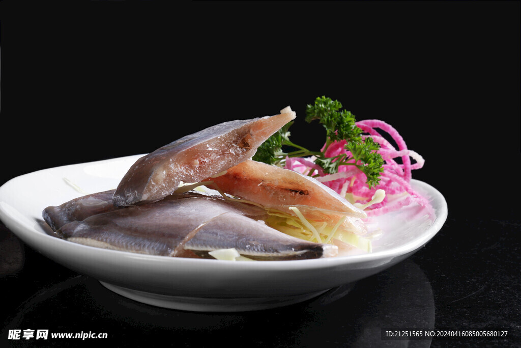 海鲳鱼 