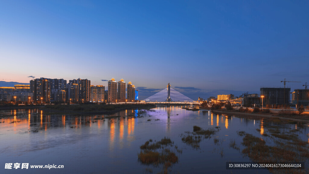 海滨城市夜景