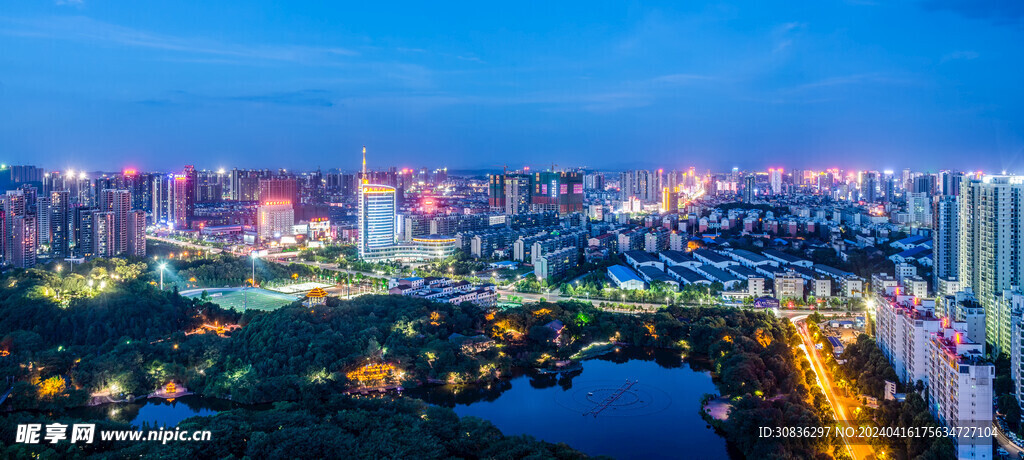 蓝色城市夜景