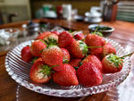 茶桌上的草莓