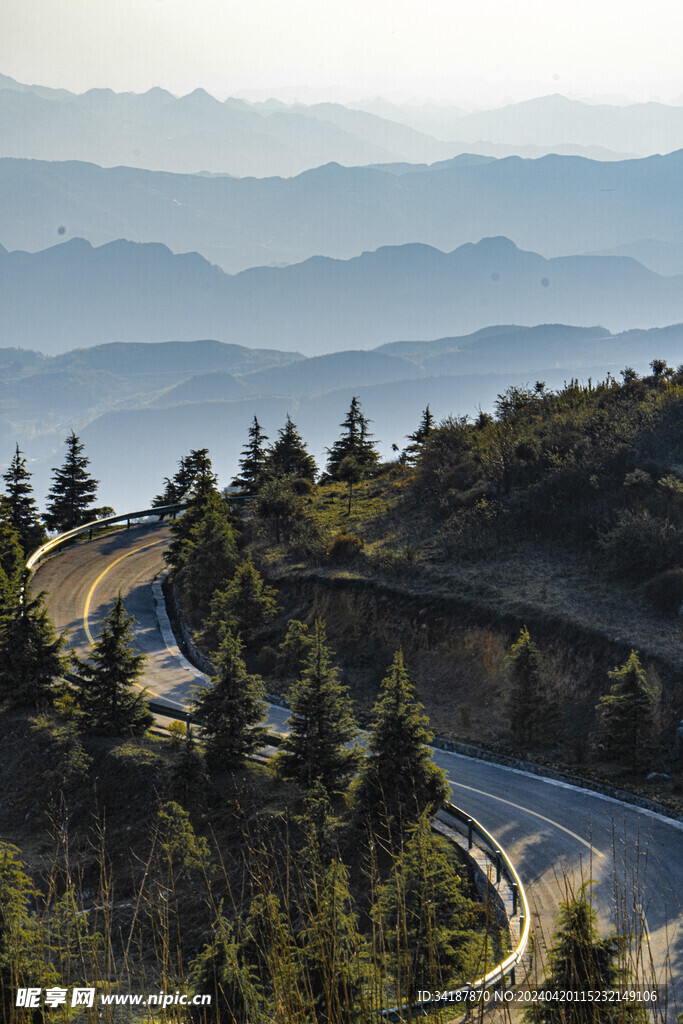 山区道路风光