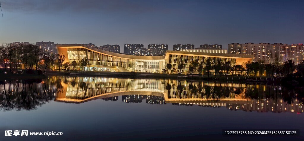 图书馆夜景