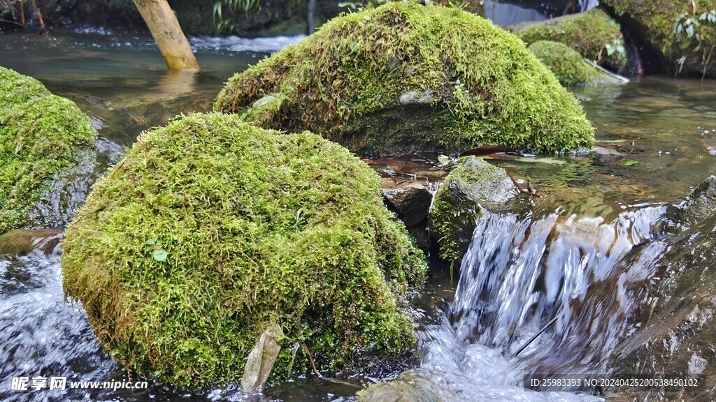 山涧流水