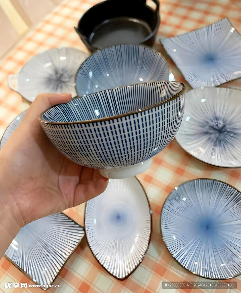 现代餐盘
