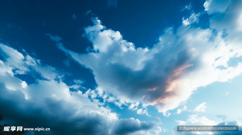 蔚蓝天空