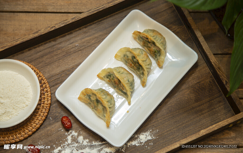 碧绿韭菜饺