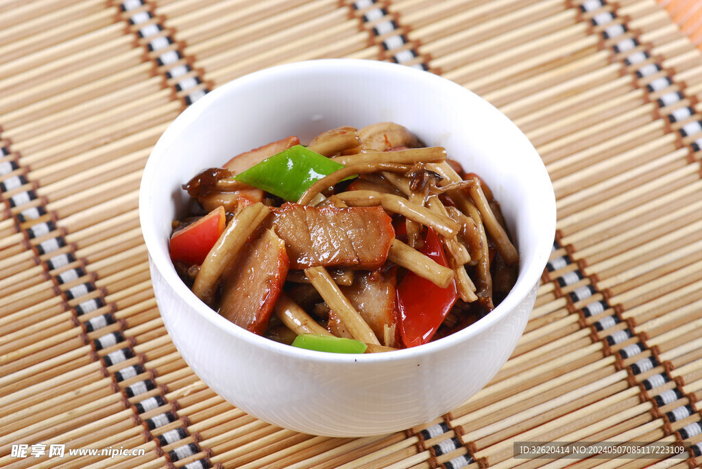 茶树菇炒肉 干锅