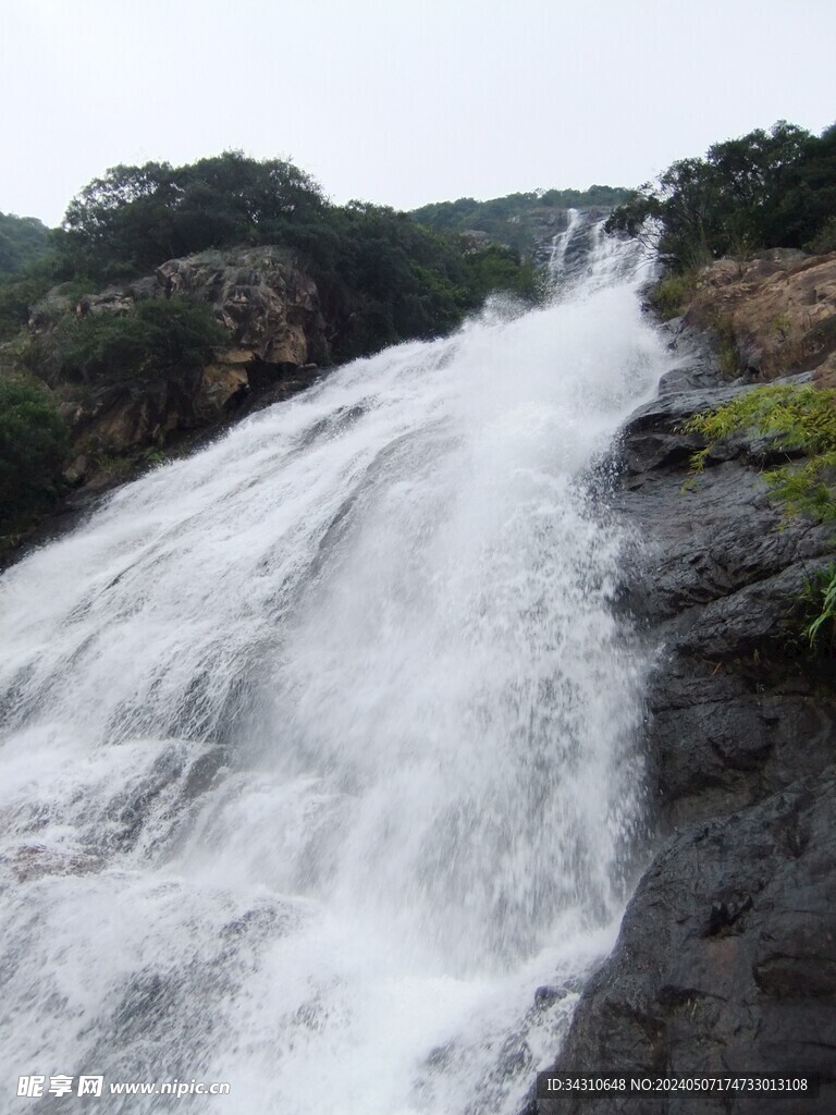 广州市增城白水寨山间溪流照片