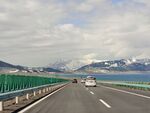 天山下道路