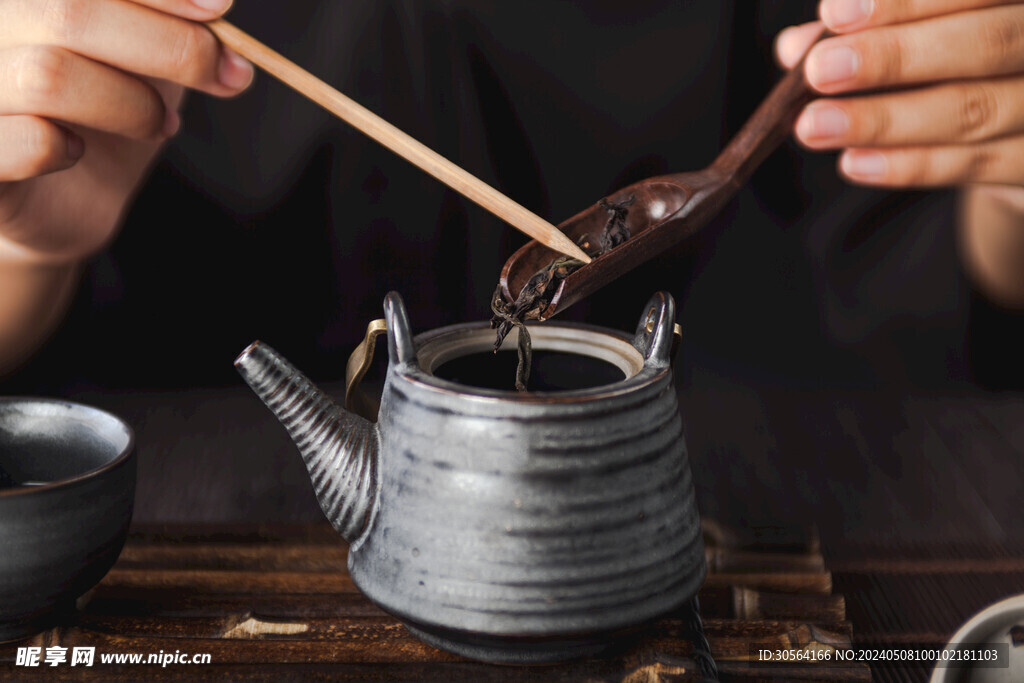 投茶红茶