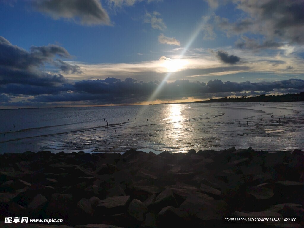 海滩夕阳