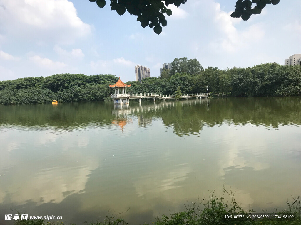 湖中亭