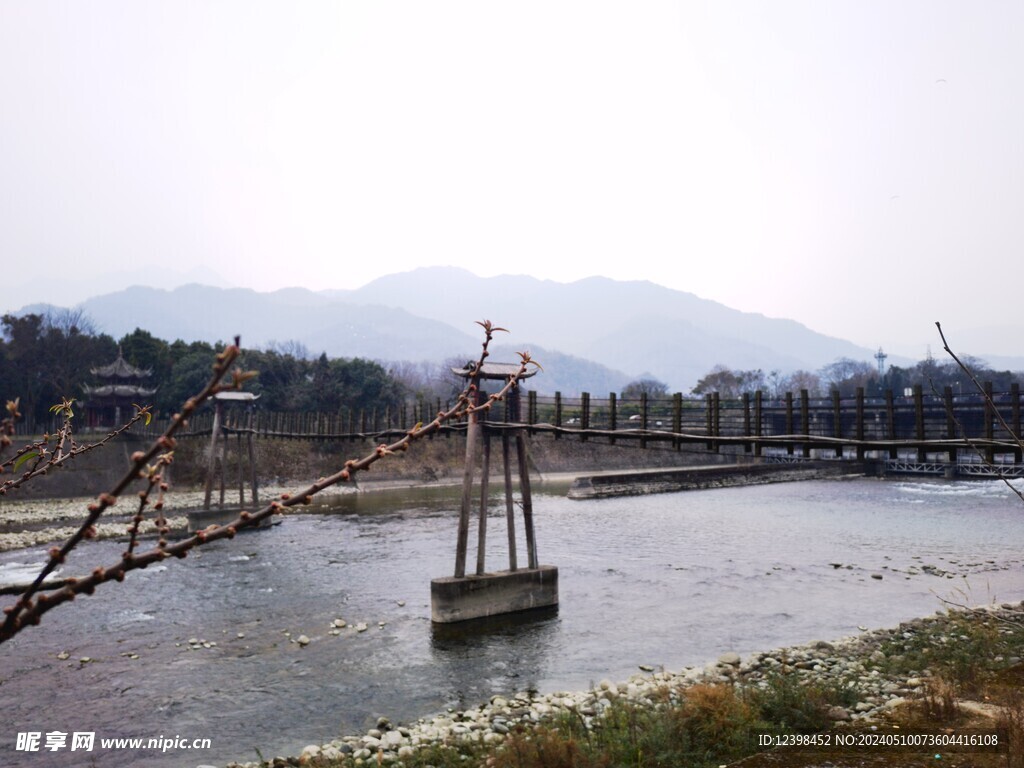 岷江上的吊桥