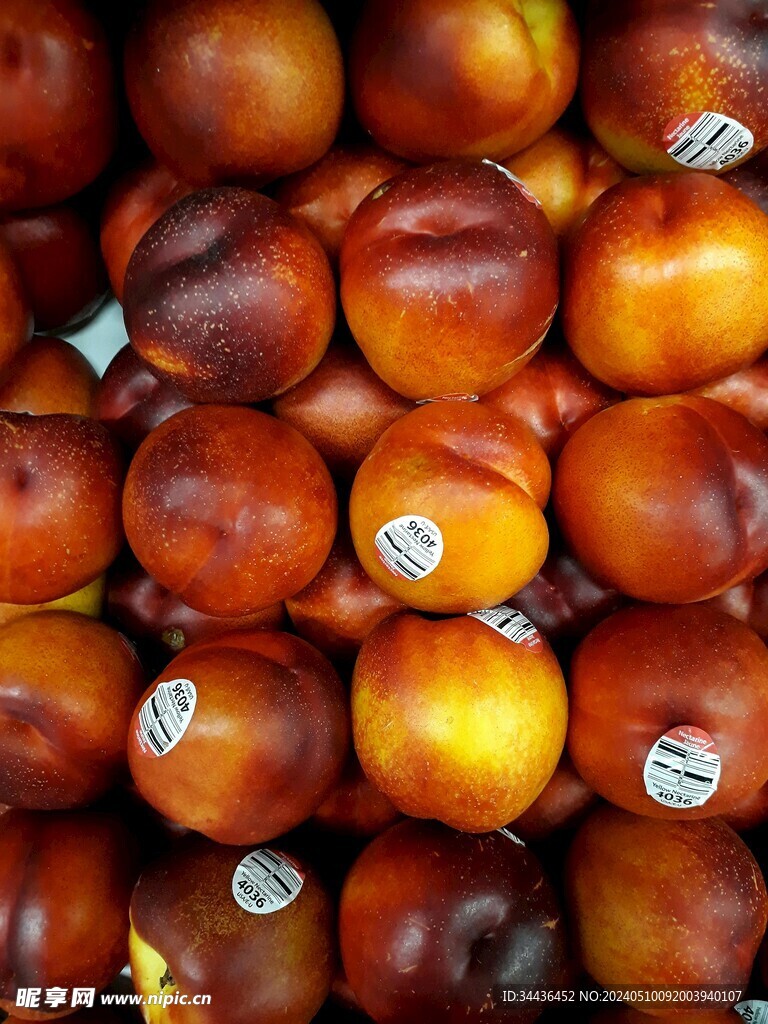 一堆桃子