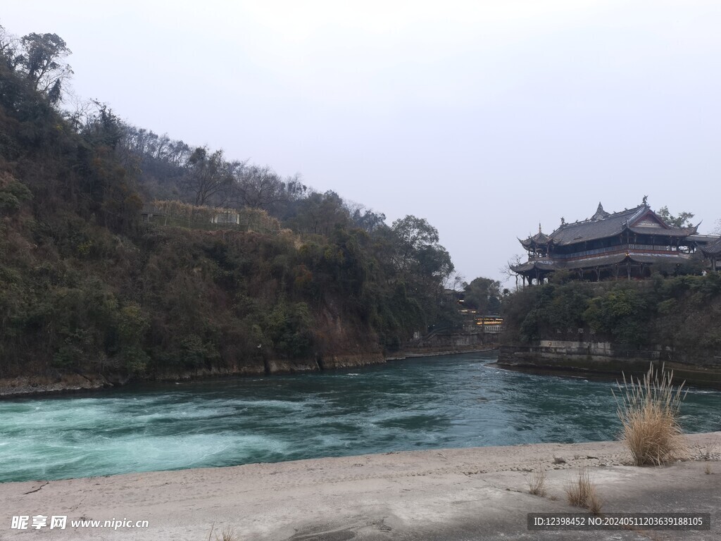 都江堰岷江风光