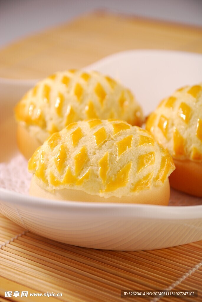 菠萝奶黄包