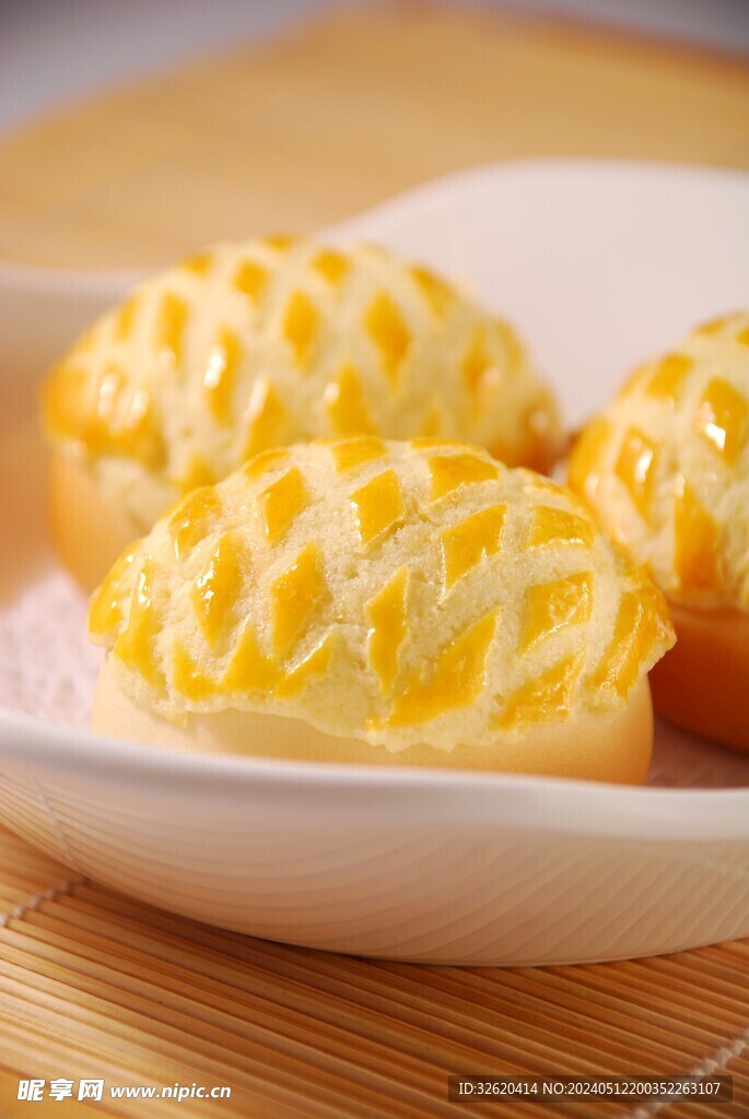 奶黄菠萝包