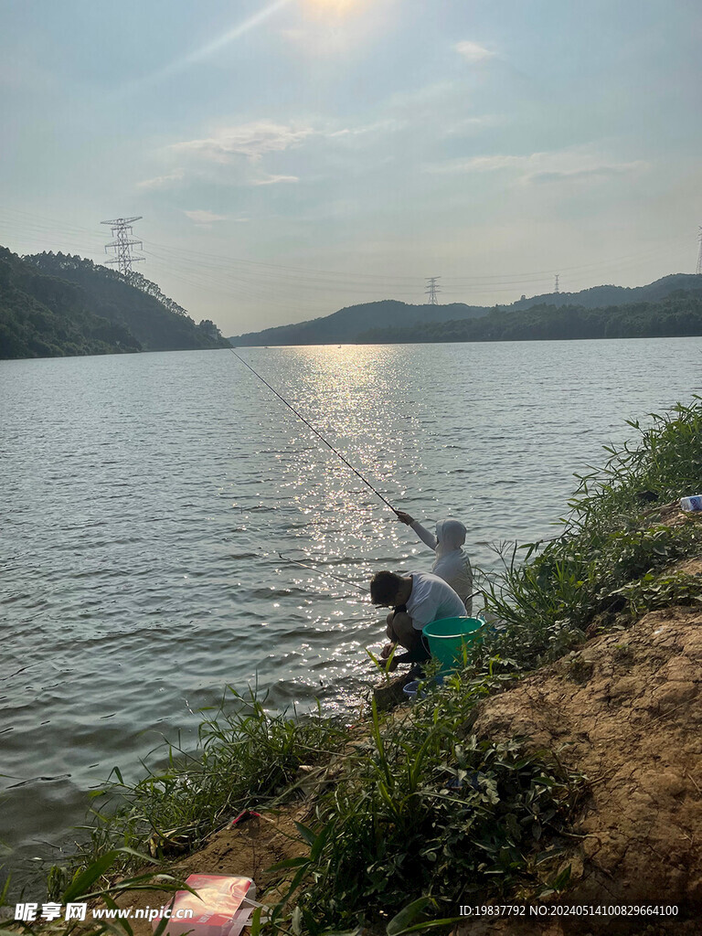 和朋友去钓鱼