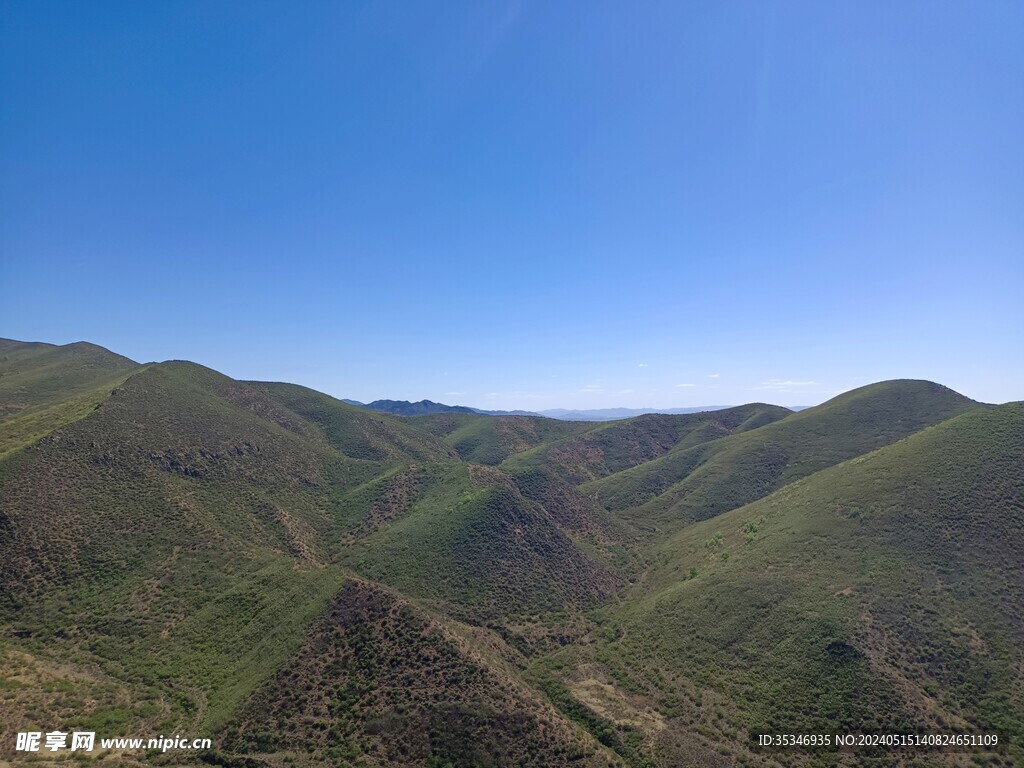 呼和浩特大青山群峰