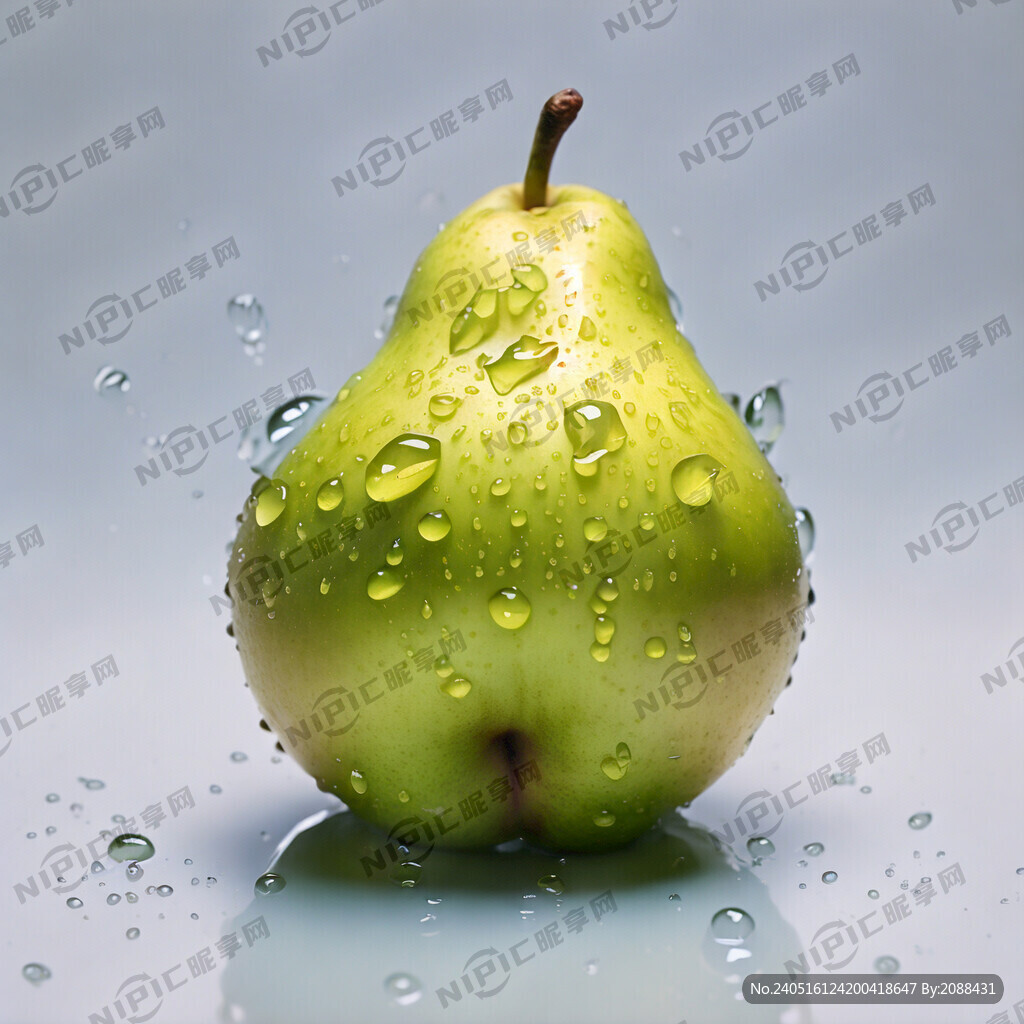 一只刚采摘的黄绿色的梨