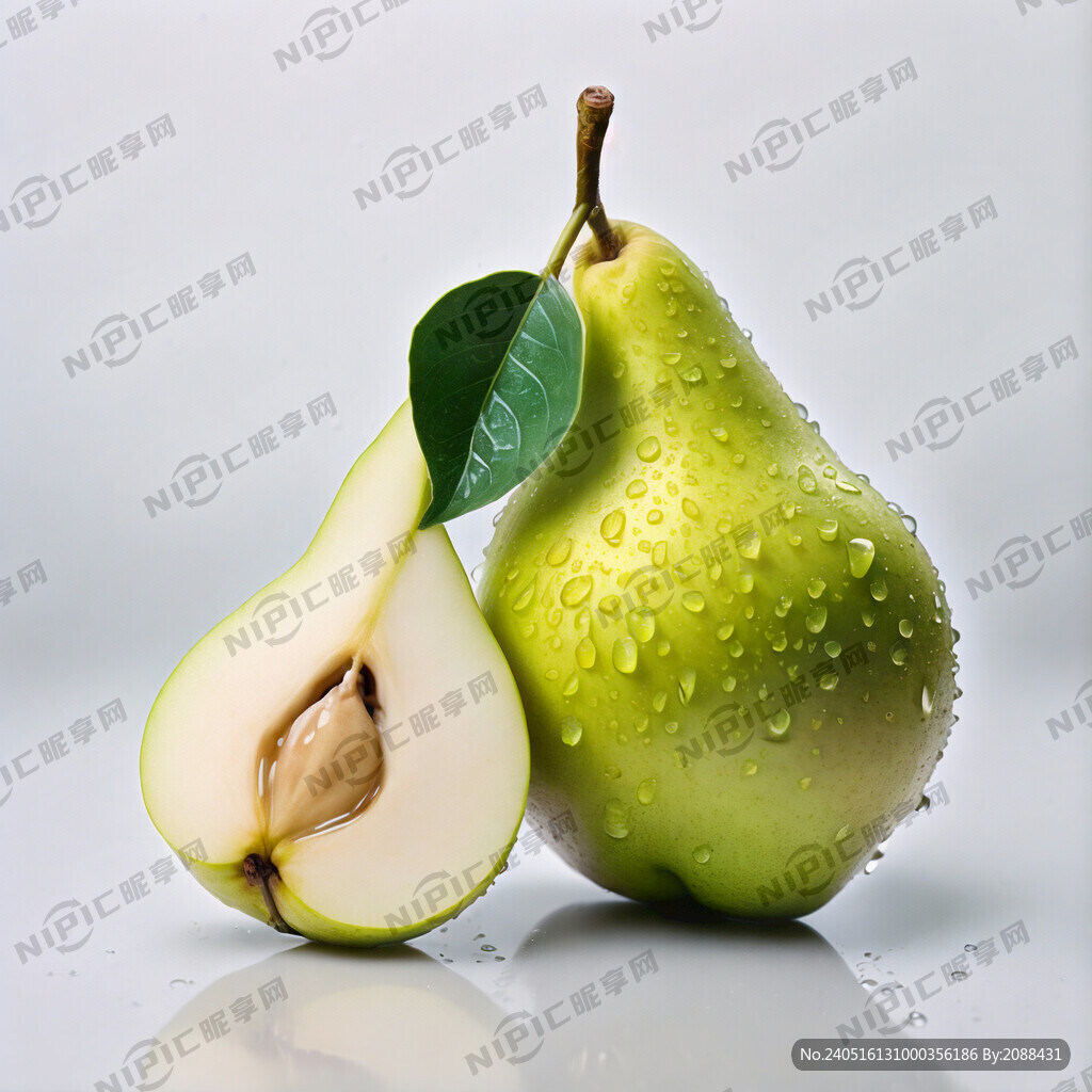 一只刚采摘的黄绿色的梨