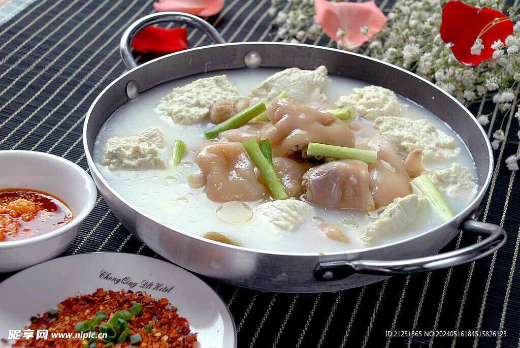 猪蹄炖豆腐