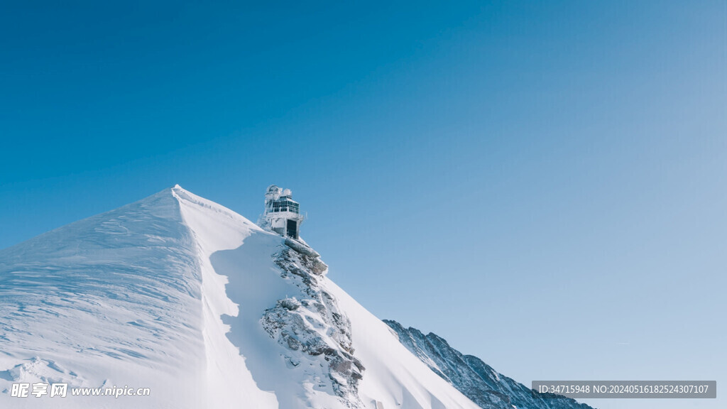 雪山山峰