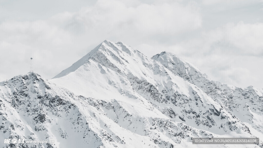 连绵的雪山