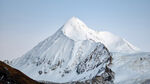 高耸的雪山