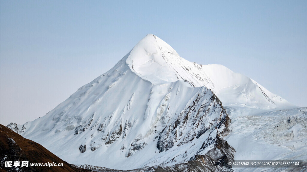 高耸的雪山