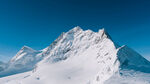 高耸雪山