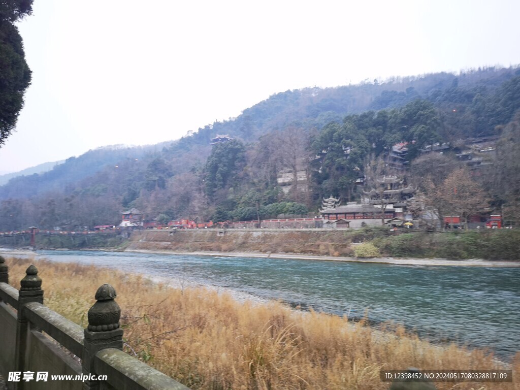 都江堰岷江风光