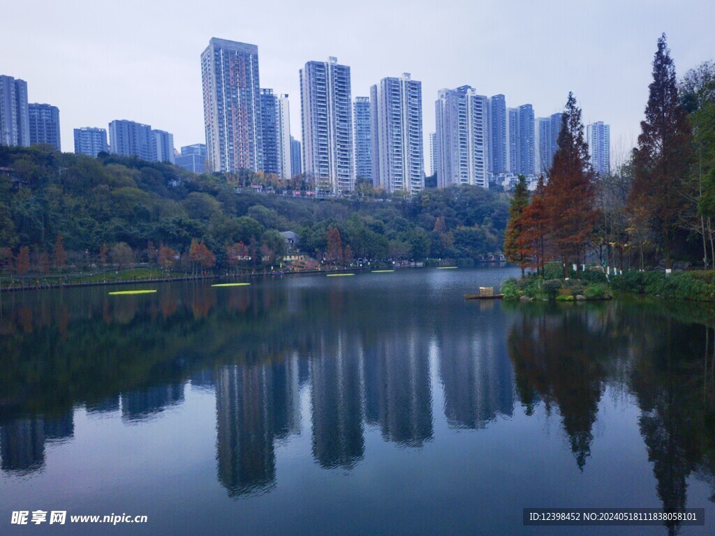 城市湿地公园彩云湖