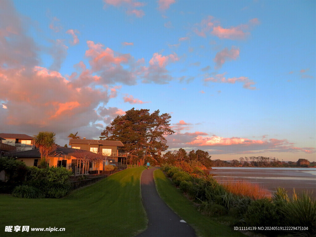 奥克兰海边小镇夕阳风景